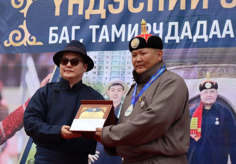 ҮНДЭСНИЙ ИХ БАЯР НААДАМД АМЖИЛТ ГАРГАСАН ТАМИРЧДАДАА ХҮНДЭТГЭЛ ҮЗҮҮЛЛЭЭ